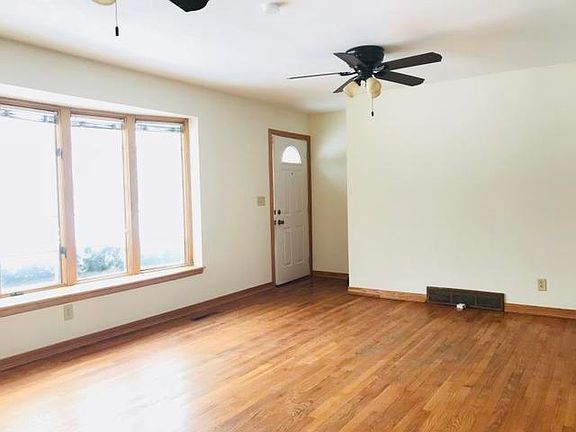 4th image of 707 Emerson Dr