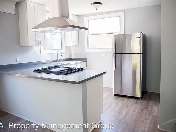 4th image of 374 1/2 Loma Dr