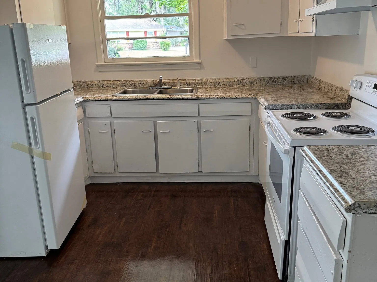 Charming 3 Bed/1 Bath Single Family Home in Savannah, GA - Available 6/15 - $1800 — Photo 4