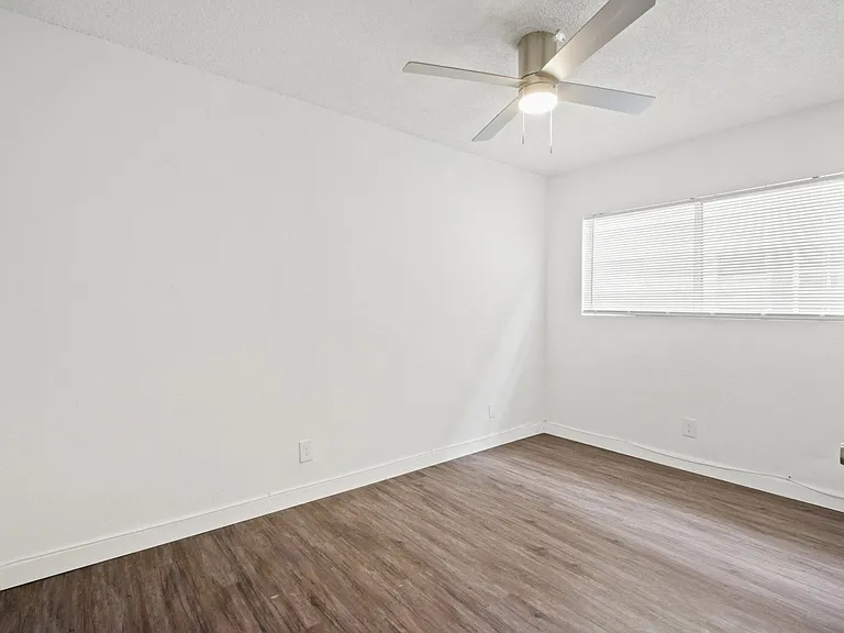 Westminster Apartments — Photo 19