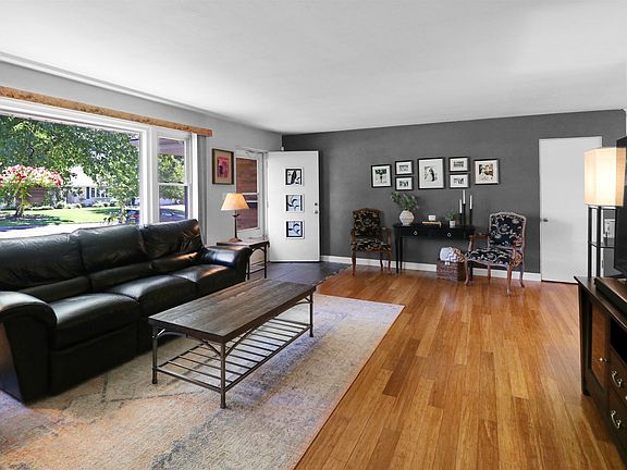 5th image of 4733 N Laurel Dr