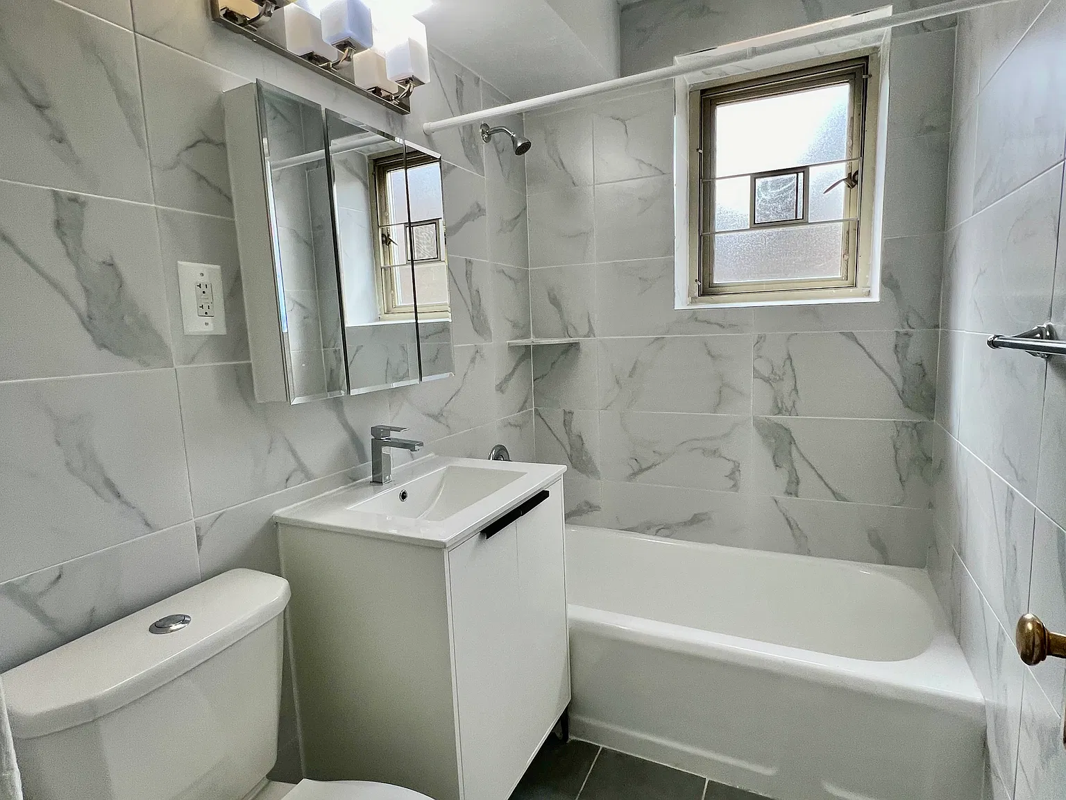 1 bed, 850 sqft, $2,349 — Photo 1