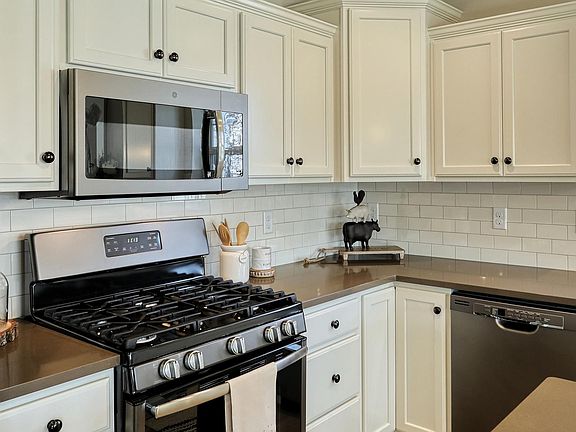 7th image of this home