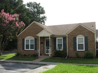 27 N Lake Loop, Hampton, VA 23666