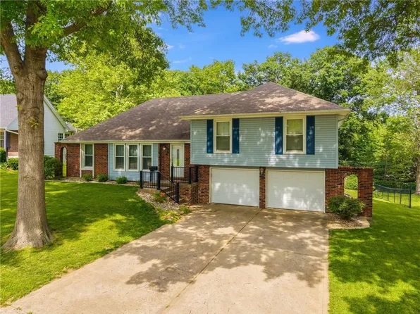 6753 N Garfield Ave, Gladstone, MO 64118