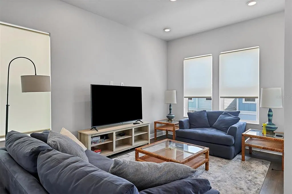 3 bed, 3.5 bath, 2032 sqft, $5,500 — Photo 3