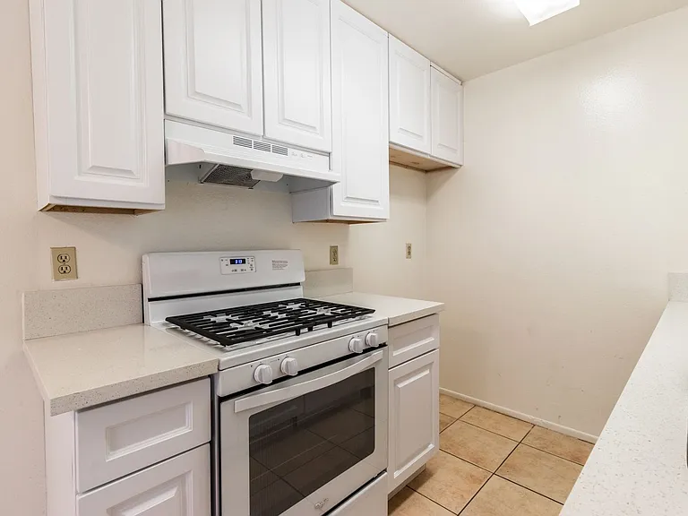 10845 Camarillo St — Photo 26