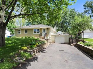 2056 Longview Dr, New Brighton, MN 55112