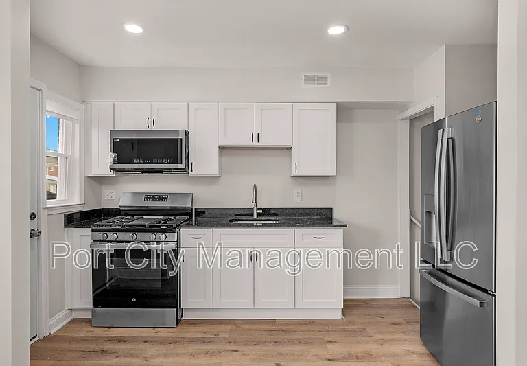832 N Marlyn Ave — Photo 9