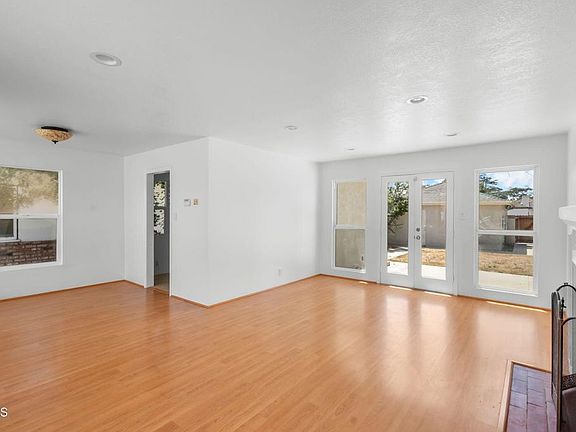 4th image of 302 Douglas Ave