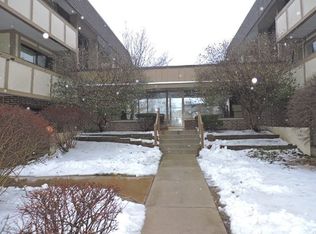 435 Cavalier Ct #205C, Dundee, IL 60118