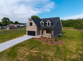 377 Lenalan Dr, Lexington, NC 27295