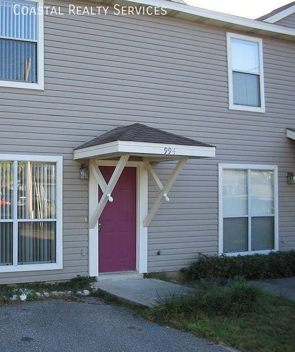 1st image of 994 Rockport Dr