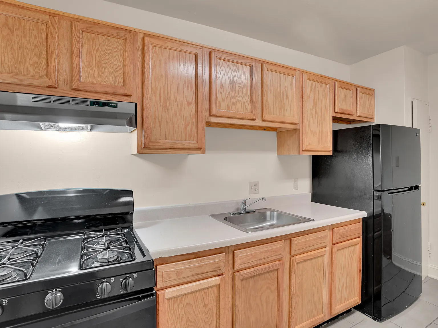 Tudor Place Apartments — Photo 3