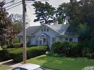 16 Oak Ave, Hempstead, NY 11550