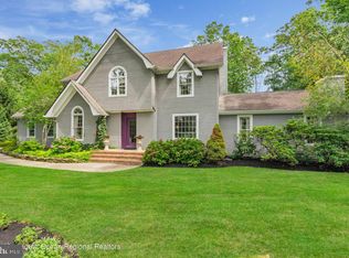 9 Burns Dr, Bayville, NJ 08721