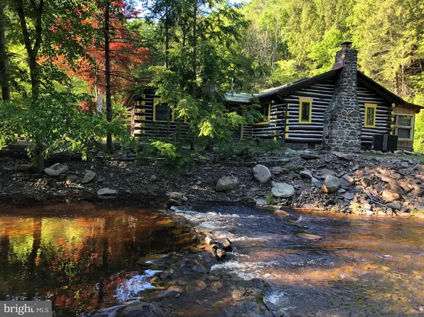 2138 & 2146 Bridge Side Dr, East Stroudsburg, PA 18302