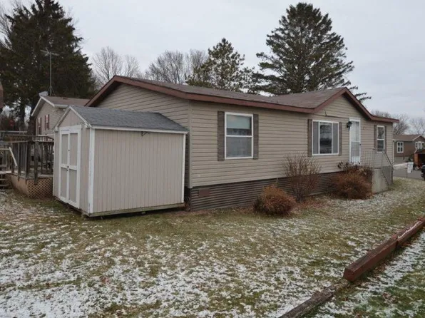 13100 318th St Trailer 138, Lindstrom, MN 55045