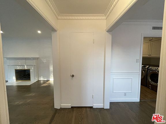 5th image of 8038 Loyola Blvd