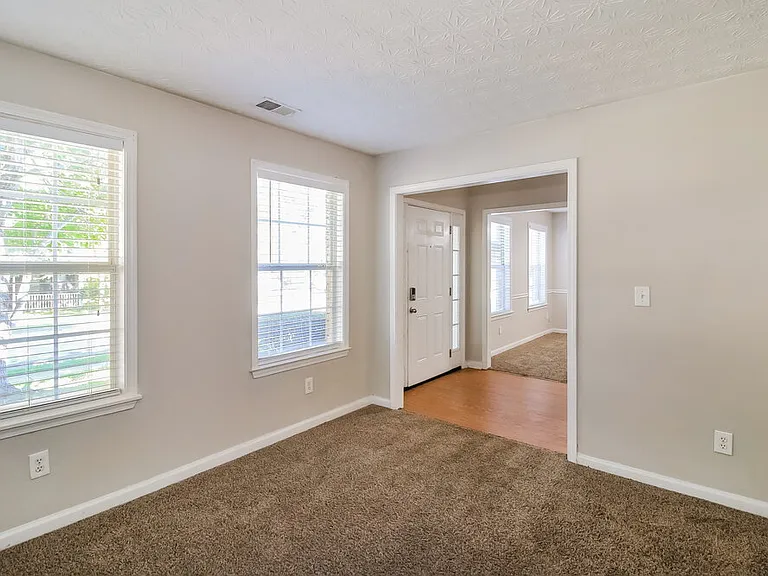 1905 Elm Park Dr — Photo 5