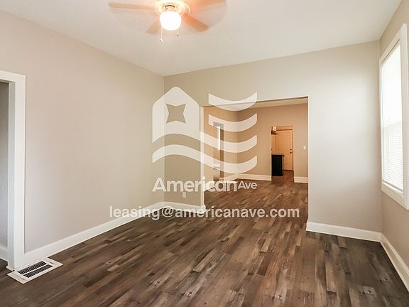 712083_002_wm_-_living_room_13004449.jpg