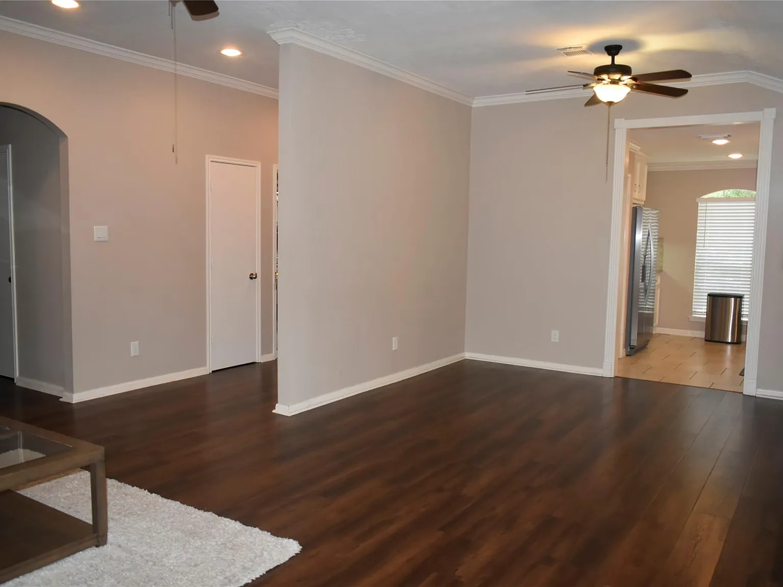 3 bed, 2.0 bath, 1384 sqft, $1,900 — Photo 3
