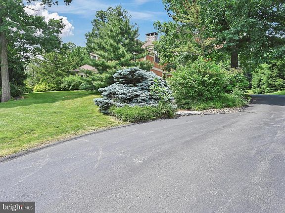2nd image of 1039 Ridgeview Dr