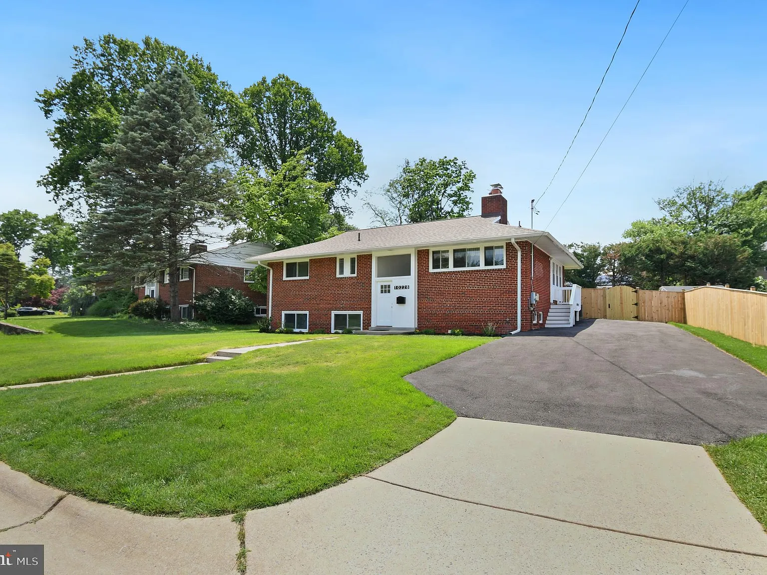 4 bed, 3.0 bath, 2260 sqft, $4,250 — Photo 3