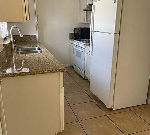 2nd image of 5517 1/2 Inglewood Blvd #5517-1/2