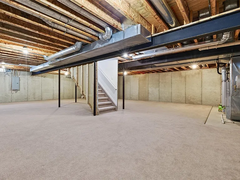 699 Bay Pointe Dr — Photo 37