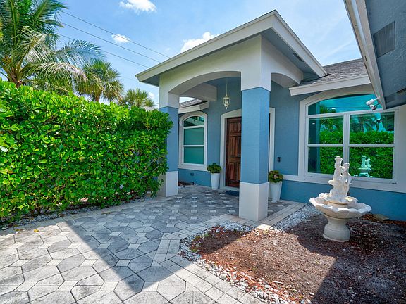 4th image of 3050 Sherwood Forest Boulevard