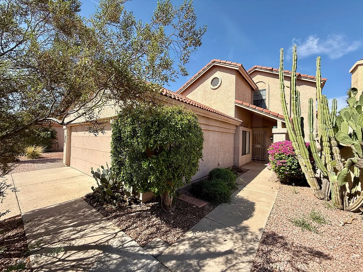 3 bed, 2.5 bath, 1661 sqft, $2,150 — Photo 2