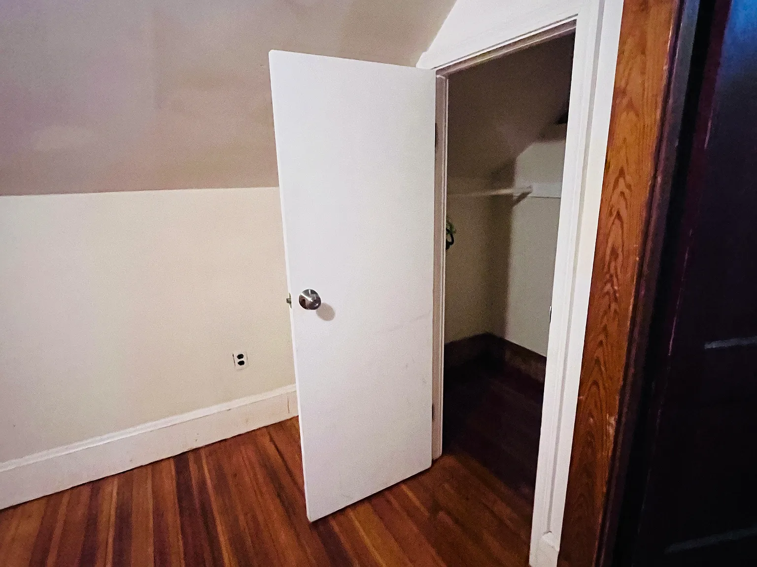 5 bed, 2500 sqft, $4,500 — Photo 2