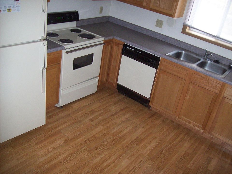 2nd image of 830 E Jefferson St