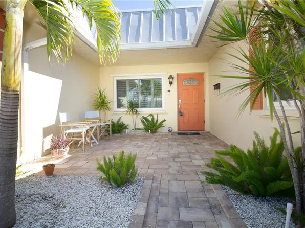 6575 Green Valley Dr, Seminole, FL 33777