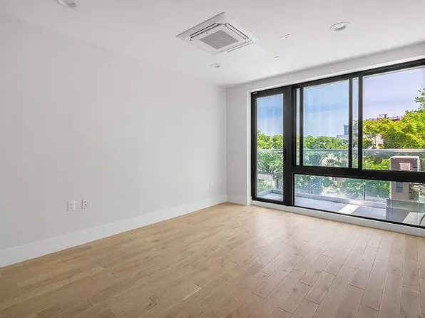 27-05 41st Avenue image 2 of 9