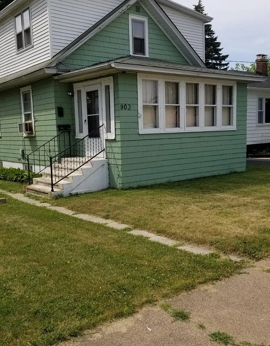 903 Broadway Ave — Photo 3