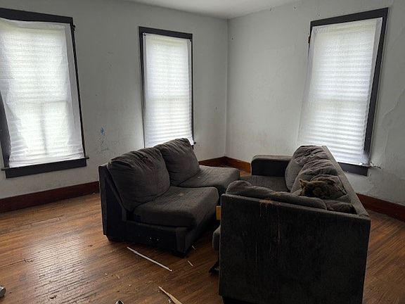 4th image of 905 N Griffin St