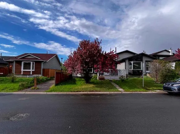 127 Whitehaven Rd NE, Calgary, AB T1Y 6A6