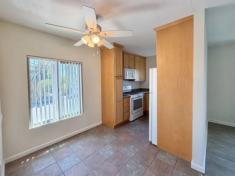 Georgia St Apartments — Photo 4