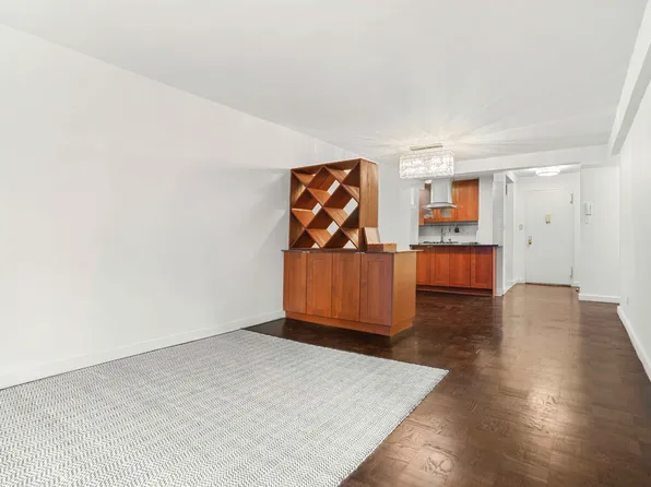 345 East 69th Street image 3 of 16