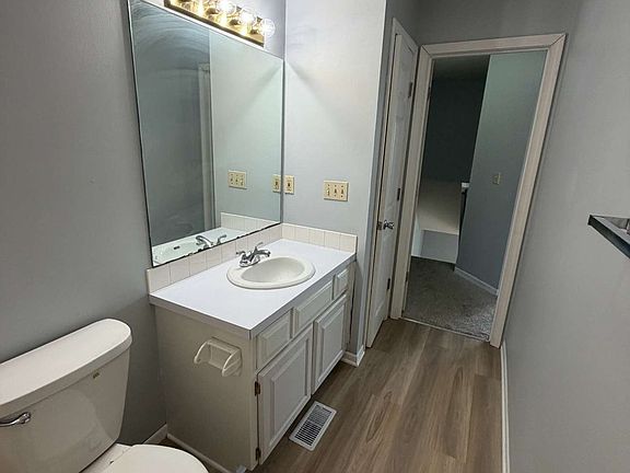 4th image of 4033 57th St