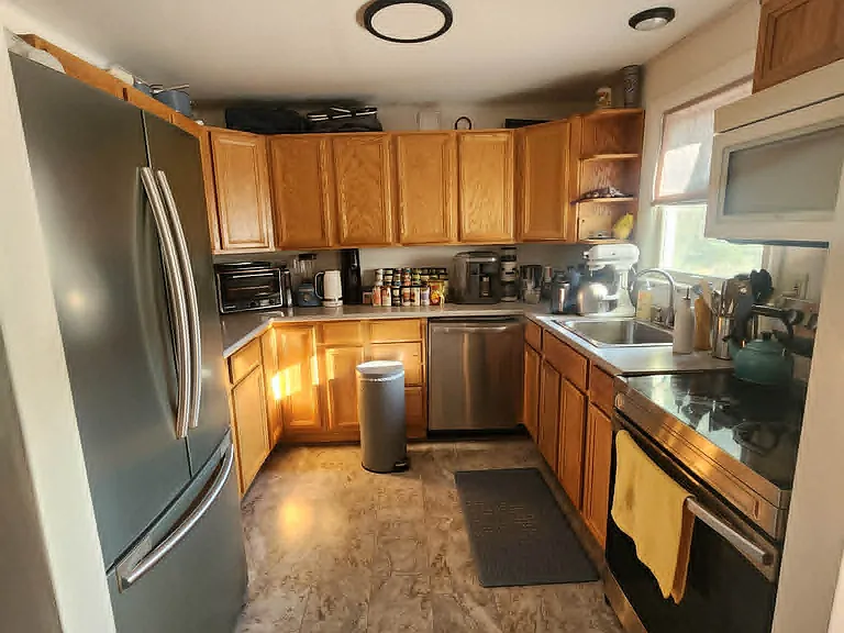 622 Essex St — Photo 9