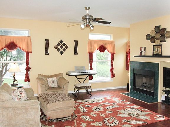 5th image of 227 W Wellington Dr