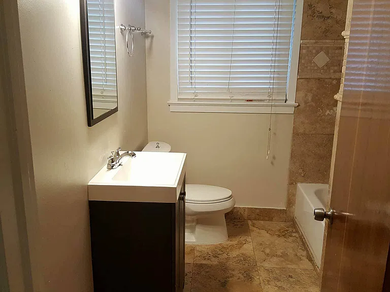 922 26th St W — Photo 31