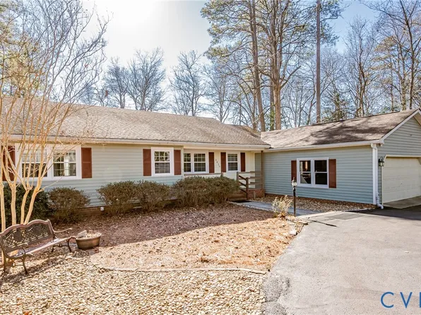 3419 S Hairpin Dr, Quinton, VA 23141