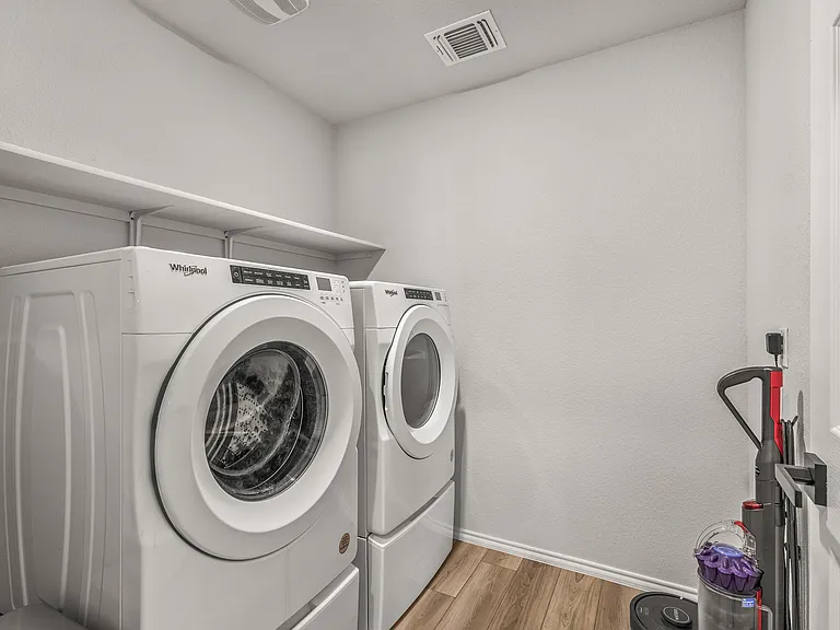 Laundry (appliances included)