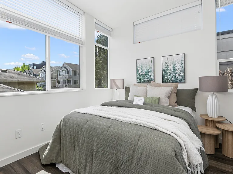 2327 E Denny Way — Photo 22