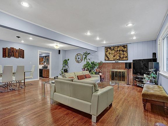 5th image of 239 Buttonwood Ave