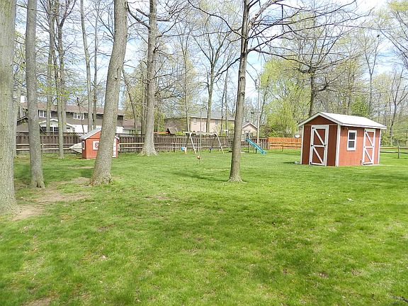 5th image of 675 Greenlawn Ave